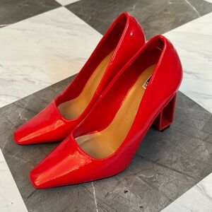 NINETY UNION PANDORA RED PUMP SIZE 7